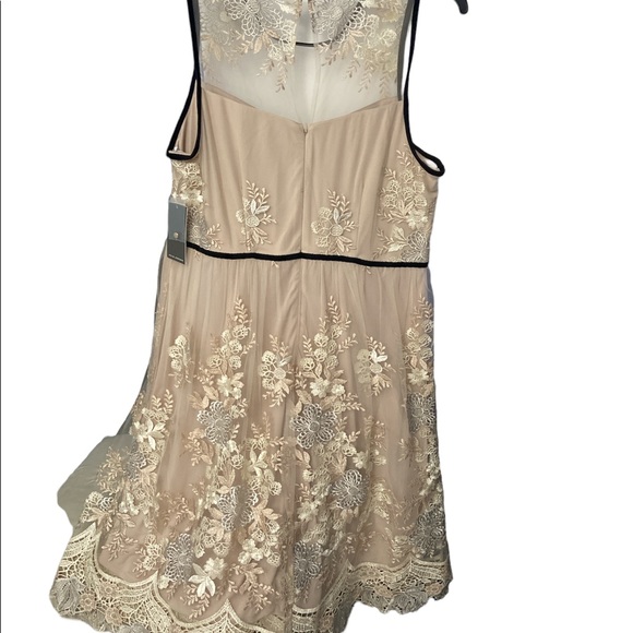 Julia Jordan Formal dress - Picture 4 of 17